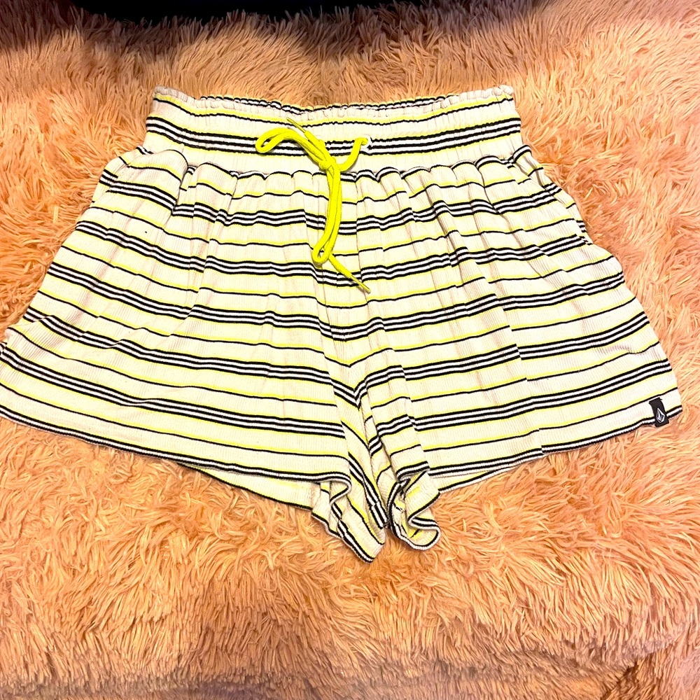 Volcom Women’s Lounge/Beach Shorts – Size XS 🌊☀️